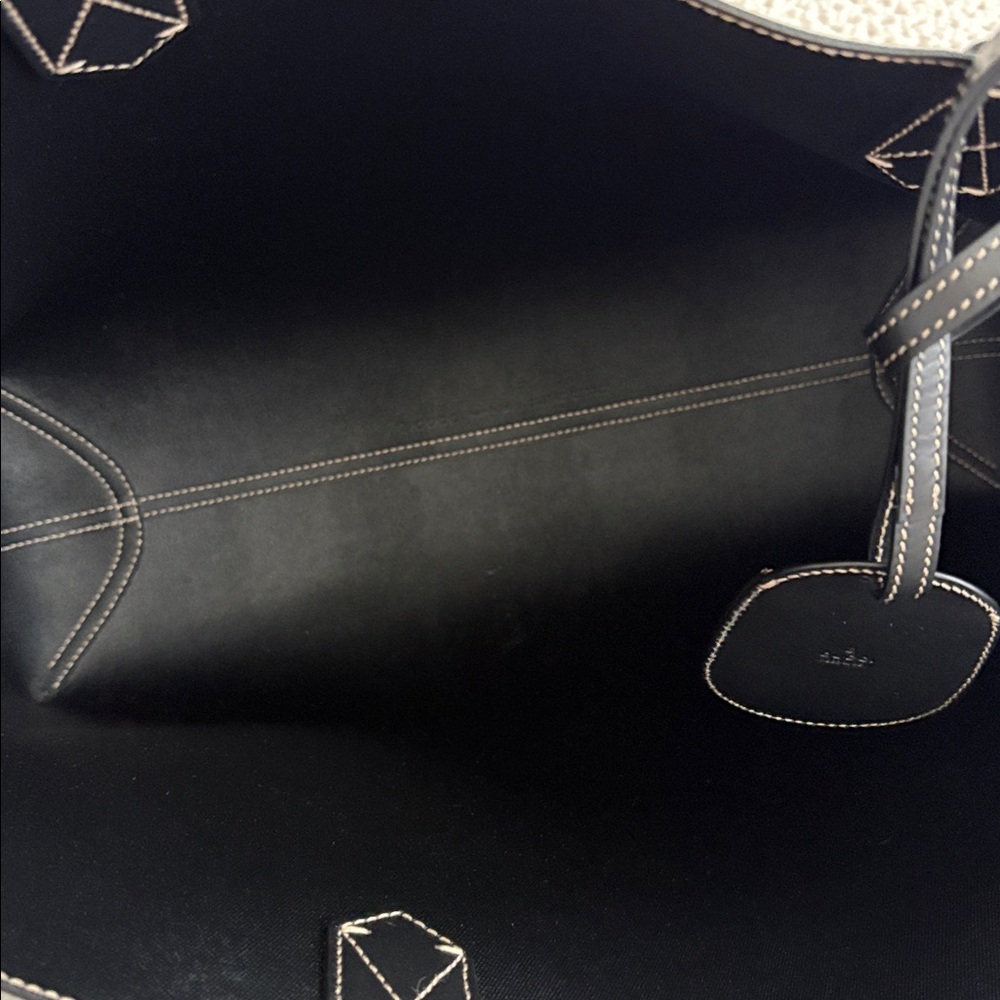 Gucci Beige and Black Signature Reversible Tote - Picture 8 of 15